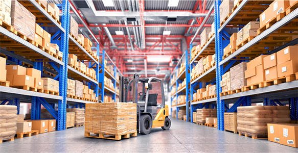 首先登录你的购物账号，找到你的待收货页面，查看物流信息，并截图。找到商家客服，发送截图询问情况，如果有特殊情况，商家客服会告诉你。如果要的物品不是太着急使用，和客服交流后可继续等待；如果物品着急使用，可以申请退款和退货。

另外，一般物流信息都有联系电话，可以给物流客服打电话询问情况，电话有时候可能占线，也可以找到微信官方的客服进行询问。

如果遇到特殊情况，根据自己的情况选择继续等待还是选择退货退款。